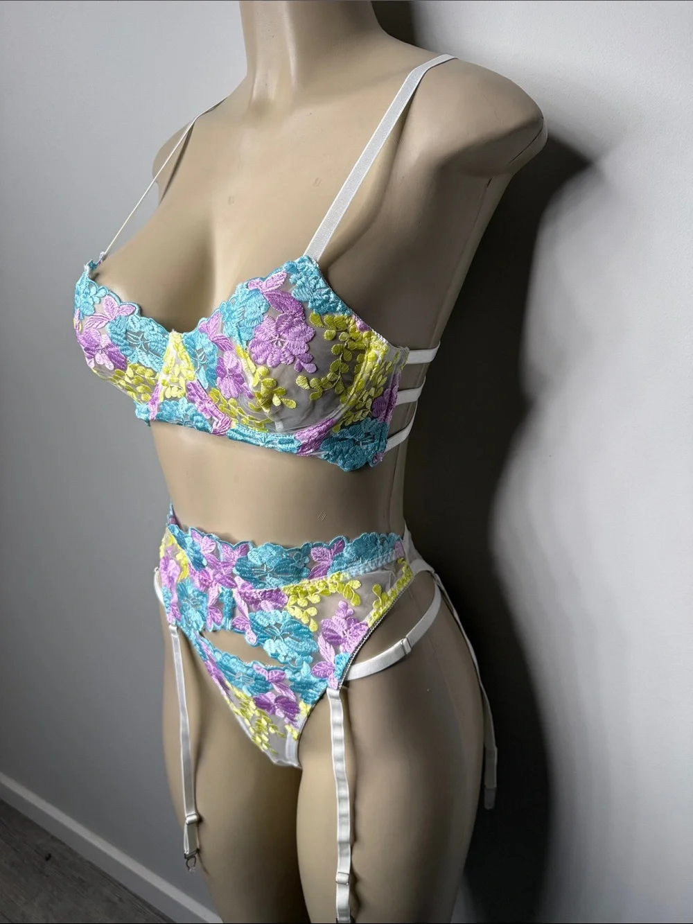 Delicate Floral Lace Bra & Garter Set - Pastel Multi
